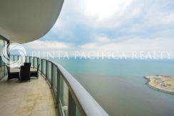 For Rent | Spacious 2-Bedroom + Den Available in The Ocean Club (Trump)